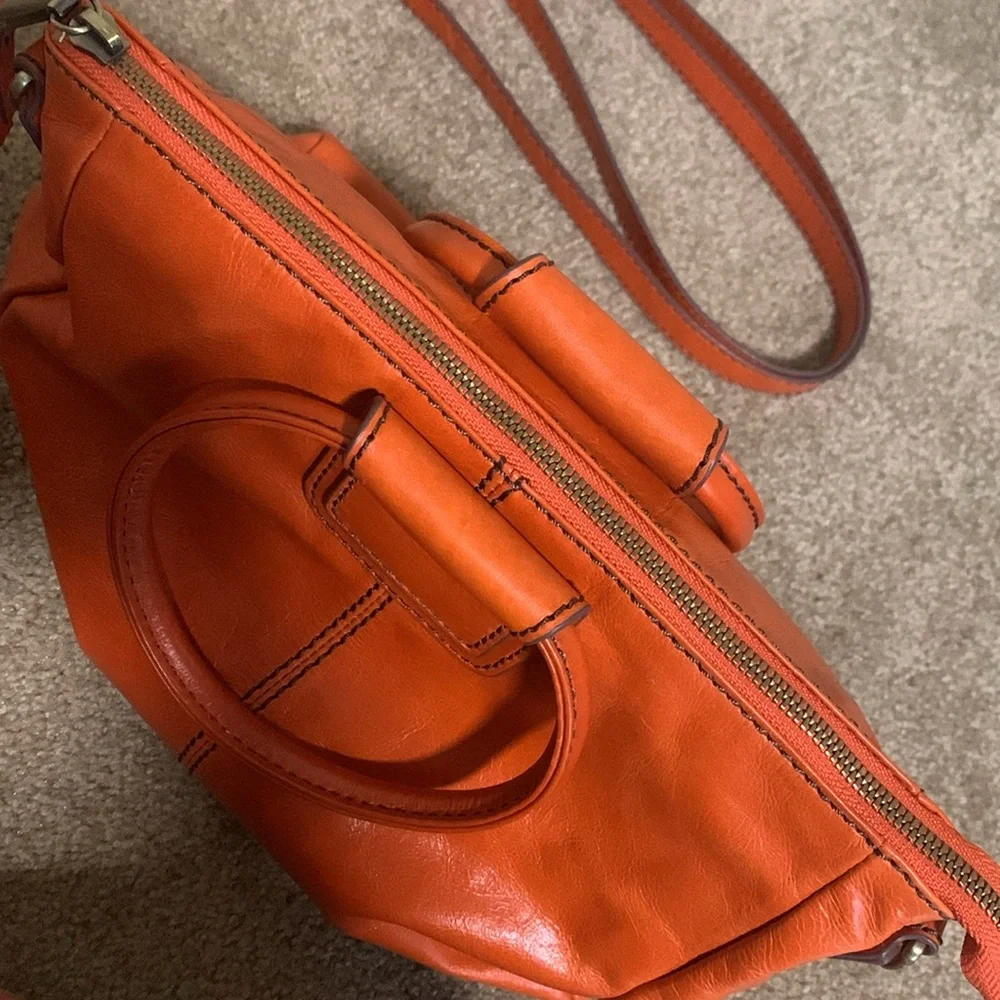 HOBO Sheila Medium Bag - Picture 6 of 10